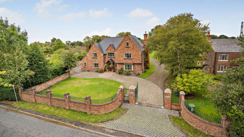 Eleuthera & Old Heath Farm, Holmes Chapel Road, Lach Dennis, Cheshire, CW9 7SZ