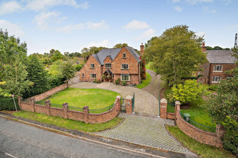 Eleuthera & Old Heath Farm, Holmes Chapel Road, Lach Dennis, Cheshire, CW9 7SZ